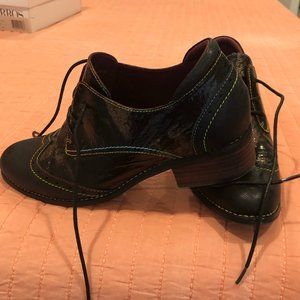 Oxford lace up shoes